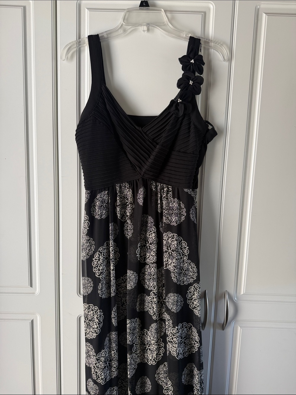 Signature by Robbie Bee Black Maxi Dress with White Medallion Print